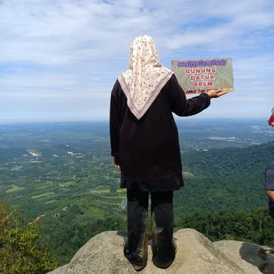 zrrth_'s profile picture. Hiking 🧗🏼