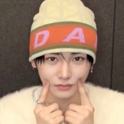 hzouanxin's profile picture. 