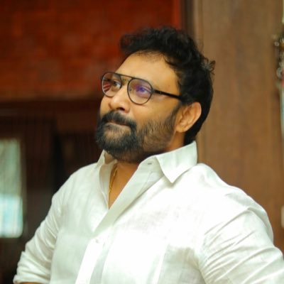 KiranRoyaljsp's profile picture. "ఎవరు ఎన్ని కుట్రలు చేసిన ఎంత విమర్శించిన " నా పోరాటం ఆగదు నా లక్ష్యం వైపు నా ప్రయాణం. - జైహింద్🇮🇳🎌