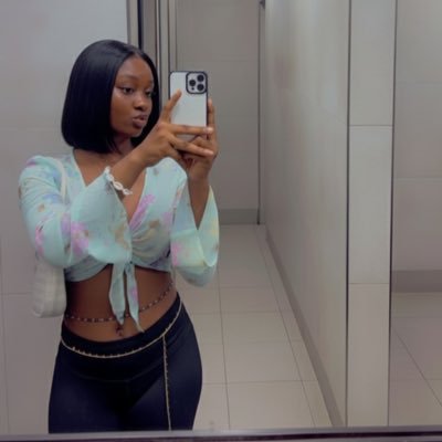 AseyeDarbie's profile picture. flowers grow where i stand• i live a life of favor