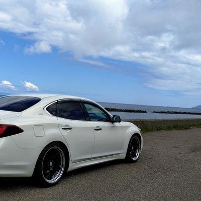 nabe89446492510's profile picture. バイク、車好きの普通のおっさんです！！無言フォローお許し下さい🙇