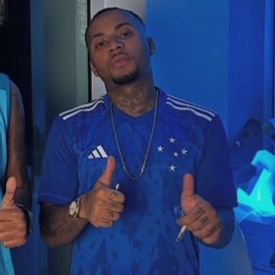 𝟒𝟒 ❁ Profile