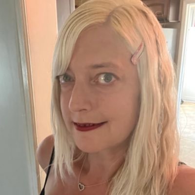 bignosekate77's profile picture. LEGAL immigrant from Germany. #MAGA🇺🇸, loyal Trump supporter -NO DMs -happily married, truck driver’s ole lady - 3 dogs. Relocated from MI to TN