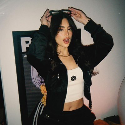 icertifiedsimp's profile picture. better a bitch than a bichari 💅🏼