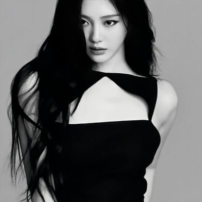 moisxlle's profile picture. “...𝖾𝗏𝖾𝗋𝗒𝗈𝗇𝖾'𝗌 𝗇𝖾𝗐 𝗈𝖻𝗌𝖾𝗌𝗌𝗂𝗈𝗇.”