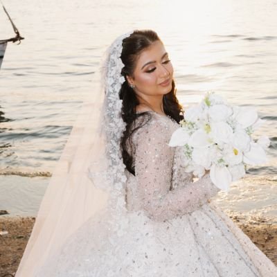 TheOnlyDonia's profile picture. I look up.