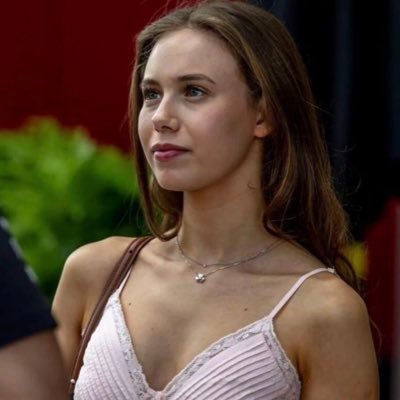 lzpex's profile picture. not affiliated with the actual Lily Zneimer