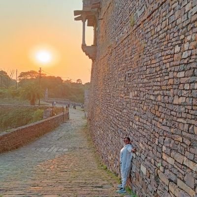 vjlucksme's profile picture. Read,sing,dance,run,walk,trekk, photography,travel,cook,gardening,play 🎻🎺🥁,stitch,cycle,watch sports- movies,listen,talk,do whatever you like on our 🌏✊👊😇