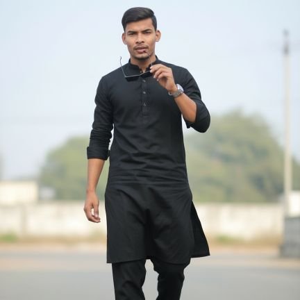 TayyabHashmiS's profile picture. न झुकने की अभिलाषा है 
न झुकाने की अभिलाषा है।
बस कुछ लोग ह्रदय से जुड़े है 
उनका साथ निभाने की,
अभिलाषा है