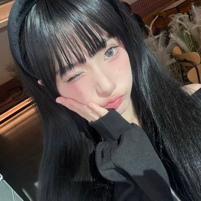 dollesstter's profile picture. dolls soft feminity blends within me.