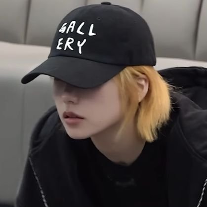 lvrchaery's profile picture. stitch me up and hide me away