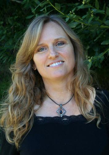 Life Coach helping people improve their relationship with their body, themselves, others, and the world.