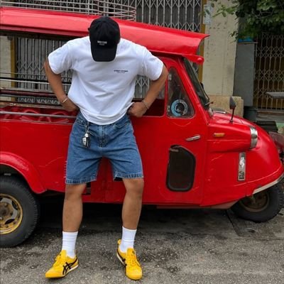 minealim3's profile picture. 👉Manly Ver Top - 34years - 1.85cm 84kg 👉Educated - Respect - Sceret / Safety 👉Girly or look like Girl not my Type 👉រស់​នៅក្រុងតាខ្មៅ