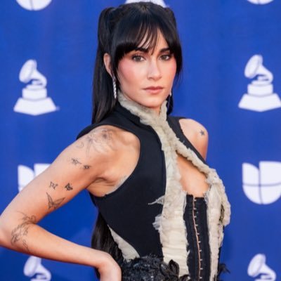 azularle's profile picture. 