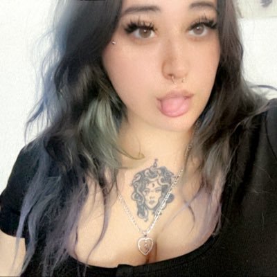 prettyslut4u's profile picture. dm me for my menu ;)