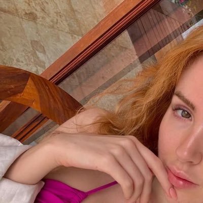 liliHannah32's profile picture. 