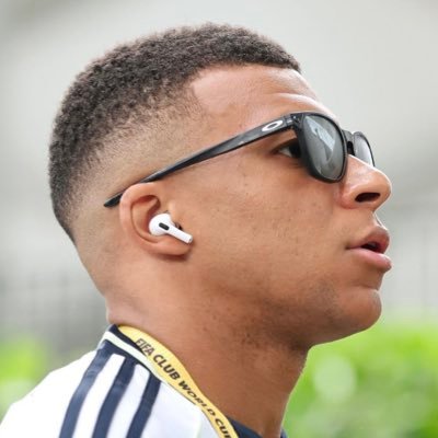 JorkezI10I's profile picture. Jugador de @ImagineEsports5🏆 @VPGPremier 🏆 1ª @VFOSpain 🎖️ MVP 1ª @La_Competicion