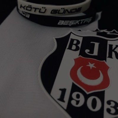 siyah_umaay's profile picture. 🦅🤎🖤 @Besiktas 🦅 • burası benim dijital günlüğüm, acımın cümlelere yansıması !•