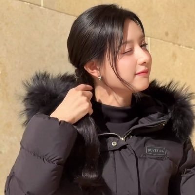 Karmacresstt's profile picture. Fueled by coffee, curiosity, and a love for Gewoniee, I spin tales with a spark of fun and a pinch of heart—one page at a time.