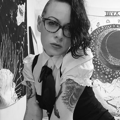 KaliKat81's profile picture. 🇨🇦👠⛓️🩸Mistress Kali's house of smut and horror, witchy, book nerd, goddess, hotwife, snowbunny,  ✨️🥀 🍍♠️🐰making memories with @texasnix (daddy's kitten)
