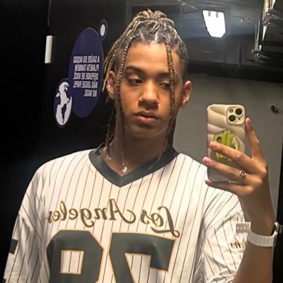 roberttsantt's profile picture. 😏