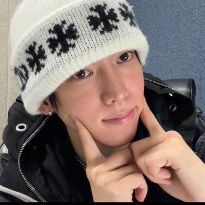 _lookandear's profile picture. 兔 #AMPERSANDONE #ZB1