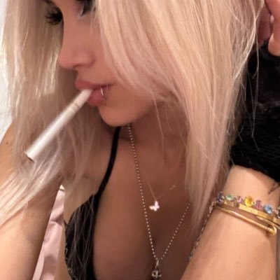 sativaplaths's profile picture. probably subtweeting you.