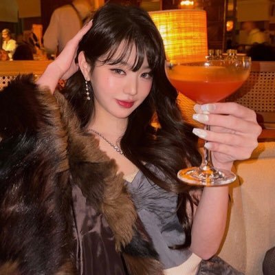 wonyyosjoy's profile picture. ㅤ 𓈒 ୭ৎ ᥴᥲ𝗍s ᥱyᥱs 장원영 🪡 ۪ ݁ 𓈒 ㅤㅤ ۪ ₊ ꒰ 素敵 ꒱ ۪ ݁ 𝟷𝟷 : 𝟷𝟷 ݁ ۪ ୧ live a little 👄 𝒲lw 𝜗𝜚