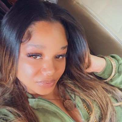 ida1iz's profile picture. 1OFNONE