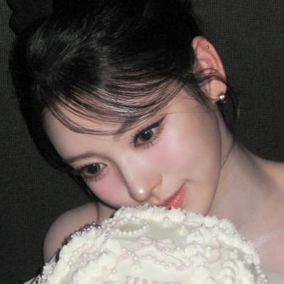 annarated's profile picture. For #MEOVV #안나 #ANNA ♡ fan account