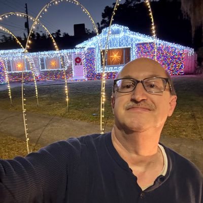 Freelineorlando's profile picture. Cinephile City! 🍿 🎥 Stop by to talk movies, rock LPs, books and the arts. Our group is a bunch of scene stealers! find me at Freelinemediaorlando, cats!