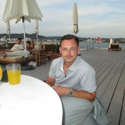 makepeaceeee's profile picture. 