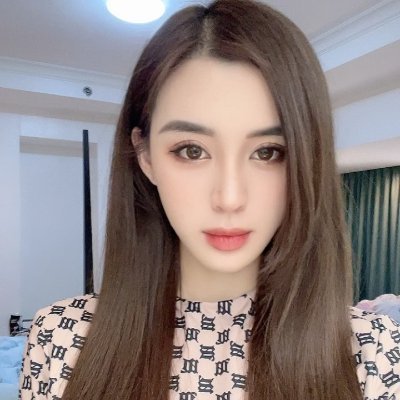 Maria1Bonnelly's profile picture. We are committed to combining sports with faith. Our magazine and podcast are created by former hockey enthusiasts.