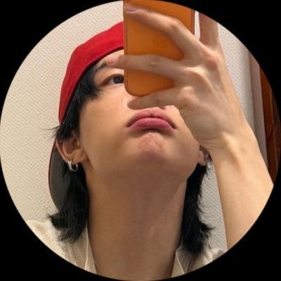 Junkiesro's profile picture. 🫀: books, animes and Pop-Rock