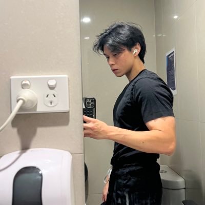 Dandanieliel's profile picture. part time pots scrubber and meme connoisseur. i tweet things when i’m either stressed out or just me spilling my 2 cents about some random shit lmao