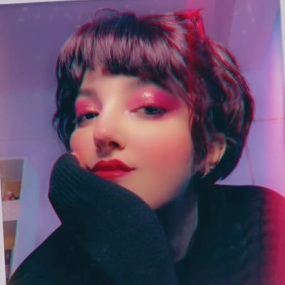 artistlunaz's profile picture. Luna Zaghloul. Digital Artist and Graphic Designer 👩🏻‍💻✨| Ace💍🖤 | I share my art, books and things i love here 📚💄🌙