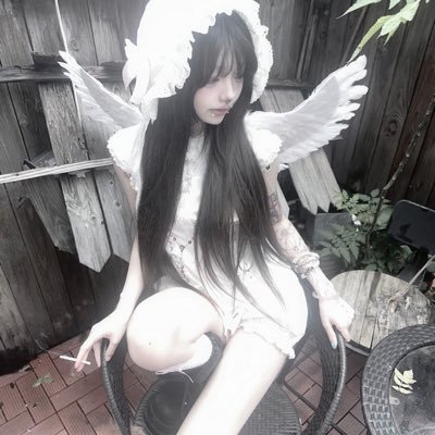 emoevoe's profile picture. 第二个我@everovu | 🚪zfb口令88| 128解锁✈️裙 | 妈妈@kittyolls | 自己用的丝滑vpn🚀 https://t.co/pmpCx5CpDc