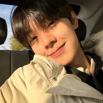 lridescent456's profile picture. 리부땅현거누