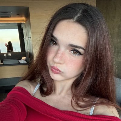 Evelizzy11's profile picture. 