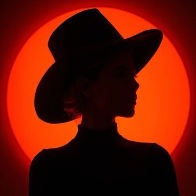 KirmiziSapkaa's profile picture. Heliophile ☀️