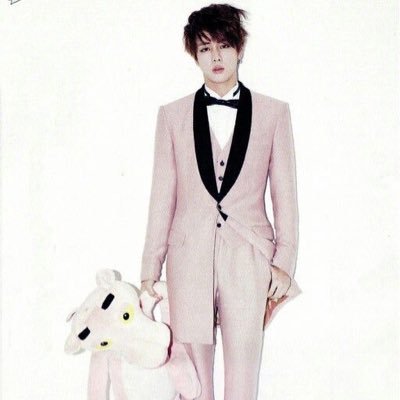 jinsflores's profile picture. infp | 22 🍒| btsvteez ✩