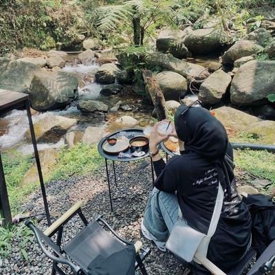 anakbusanii's profile picture. isinya cuma candaan kalo serius bisa datang kerumah