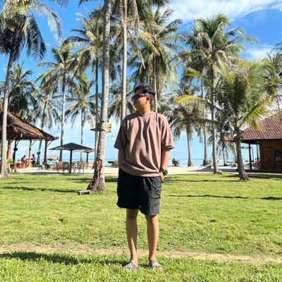 kisahkarez's profile picture. Semua yang diniatkan dengan Bismillah, tidak akan mundur di tengah-tengah. || Calon Jenazah, kelak dan pasti. || JakMadridista¡