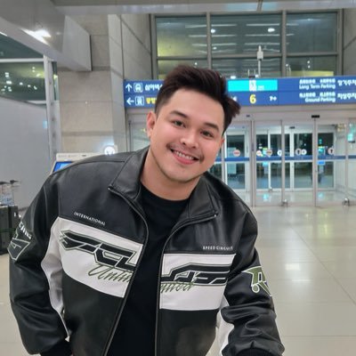 solanalorenze's profile picture. my attempt at being relatable — ☻