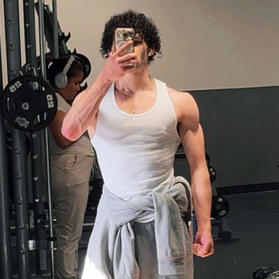 promptoooor's profile picture. tweeting into the void and vibe coding.