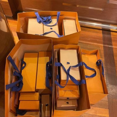 VibesEmily8's profile picture. Life doesn't get easier, you just get stronger. 🇺🇸