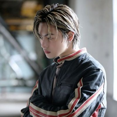 lleeoolee's profile picture. 𝐵𝑜𝑟𝑛 𝑖𝑛 2002, 𝑡ℎ𝑒 𝑣𝑖𝑏𝑒 𝑚𝑎𝑘𝑒𝑟 𝑤𝑖𝑡ℎ 𝑎 𝑠ℎ𝑎𝑟𝑝 𝑠𝑒𝑛𝑠𝑒 𝑜𝑓 𝑚𝑢𝑠𝑖𝑐 — 𝐿𝐸𝑂 𝑙𝑒𝑡𝑠 𝑒𝑣𝑒𝑟𝑦 𝑏𝑒𝑎𝑡 𝑡𝑒𝑙𝑙 ℎ𝑖𝑠 𝑠𝑡𝑜𝑟𝑦.