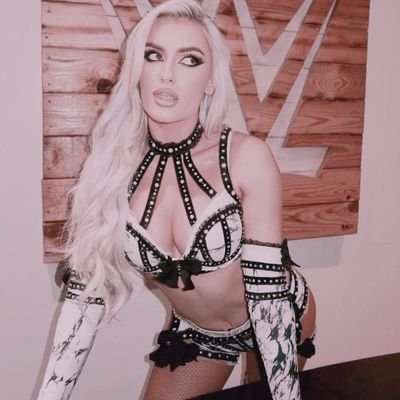 ThornOfHerRose's profile picture. British born, Los Angeles based #DIVA. 

(NSFW content warning, parody and OC, not associated with Blake/Mariah)