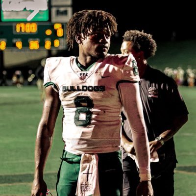 l4dar1us's profile picture. 3⭐️QB| javelin Thrower| 6’1 187 |10” 👋🏾| 🏃🏾4.51| 4.0 GPA | NCAAID# 2301761612 |📧: ladariussimmons41@gmail.com 📲: 386-285-3345 | HC: @CoachPTurner