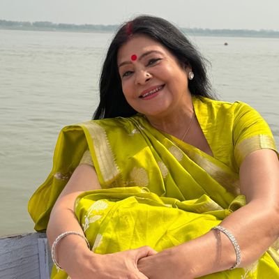 maliniawasthi's profile picture. भारत देश की मिटटी की ख़ुशबू में रची-बसी हूँ।
राष्ट्रसेवा और लोकसंस्कृति की धरोहर संजोना यही मेरा धर्म!
परिवार संगीत,साहित्य,यात्रायें,ग्रामसमाज यही मेरा जीवन!